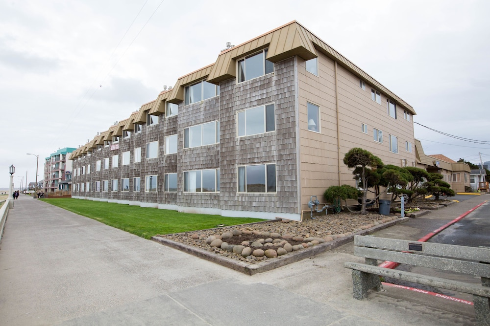 Ebb Tide Oceanfront Inn - photo 85