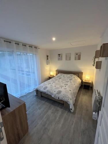 Au Petit Faubourg in Roye, France