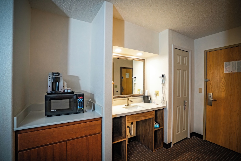 AmericInn by Wyndham Ogallala - photo 10