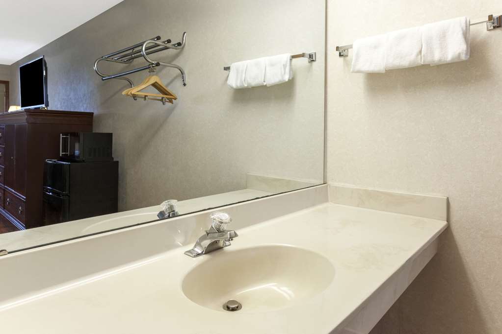 Days Inn by Wyndham Maumee Toledo - photo 13