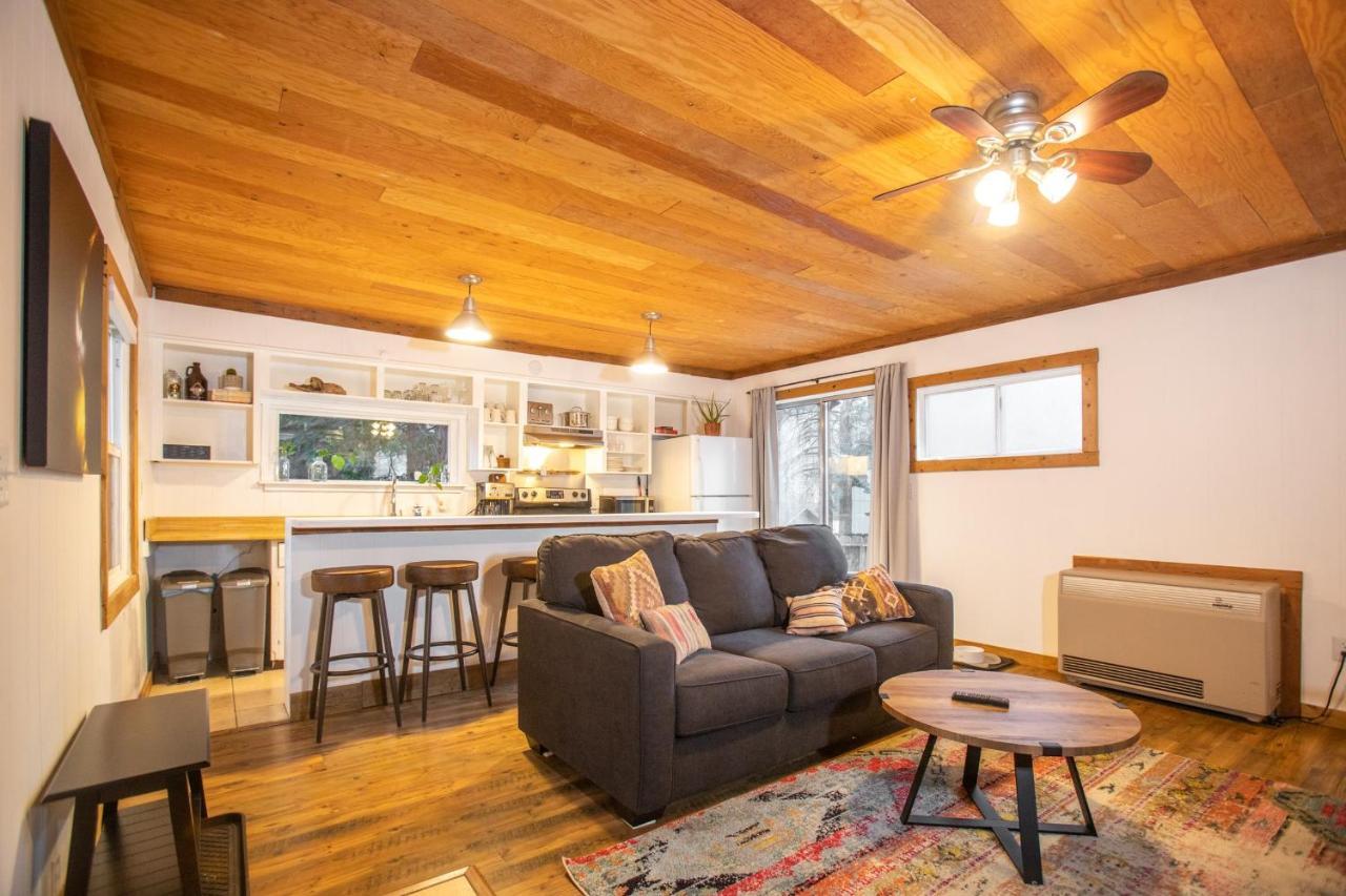 Mt Airy Cottage Walk to Beach — 4-Star Luxury Hotel in Tahoe Vista, United States