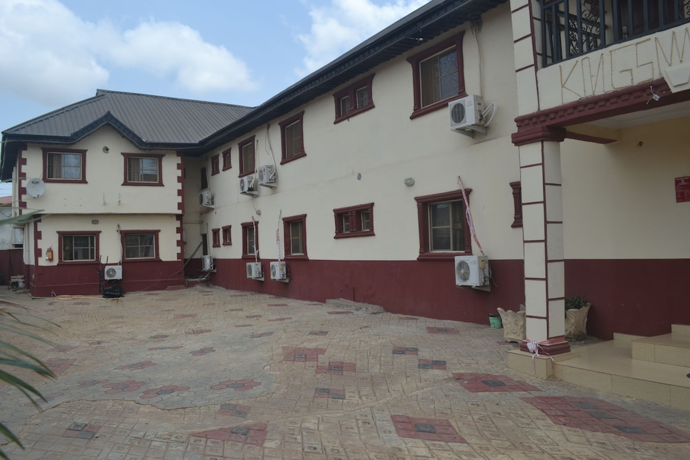 Kings Crown Hotel - last minute hotel in Lagos