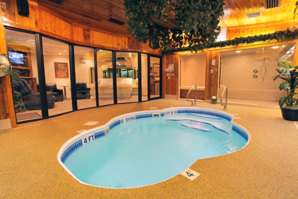 Sybaris Pool Suites Indianapolis - photo 25