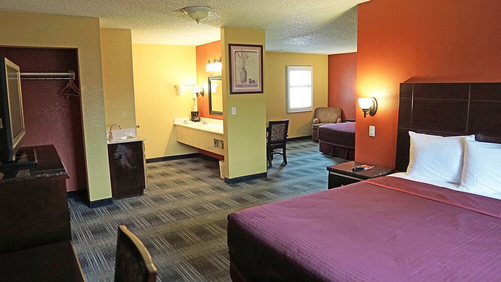 Travel Plaza Inn - photo 4