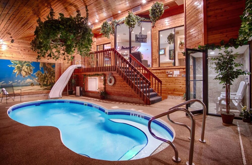 Sybaris Pool Suites Indianapolis - photo 19