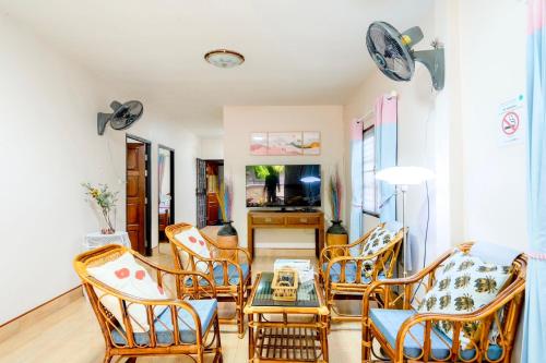 Bangsaphan Paradise Brown House — 4-Star Luxury Hotel in Bang Saphan, Thailand