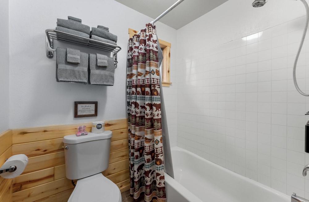 Bear Paw Lodge & Vacation Homes - photo 59