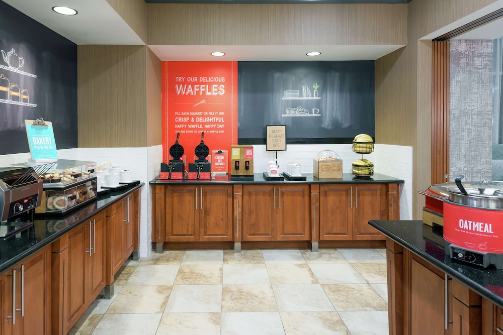 Hampton Inn & Suites Orlando Airport @ Gateway Village - photo 31