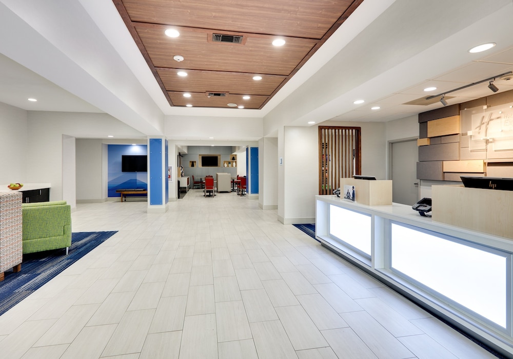 Holiday Inn Express Hotel & Suites Cleburne by IHG - photo 44