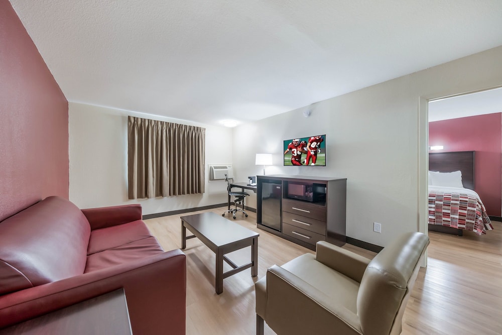 Red Roof Inn & Suites Denton - photo 8