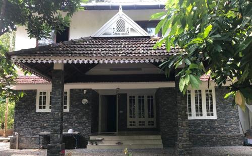 Rainy Woods Inn - carbon neutral hotel in Unknown City