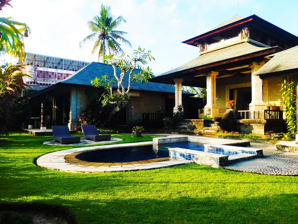 3BR Villa Queen With Stunning Rice Field — 4-Star Luxury Hotel in Bali, Indonesia