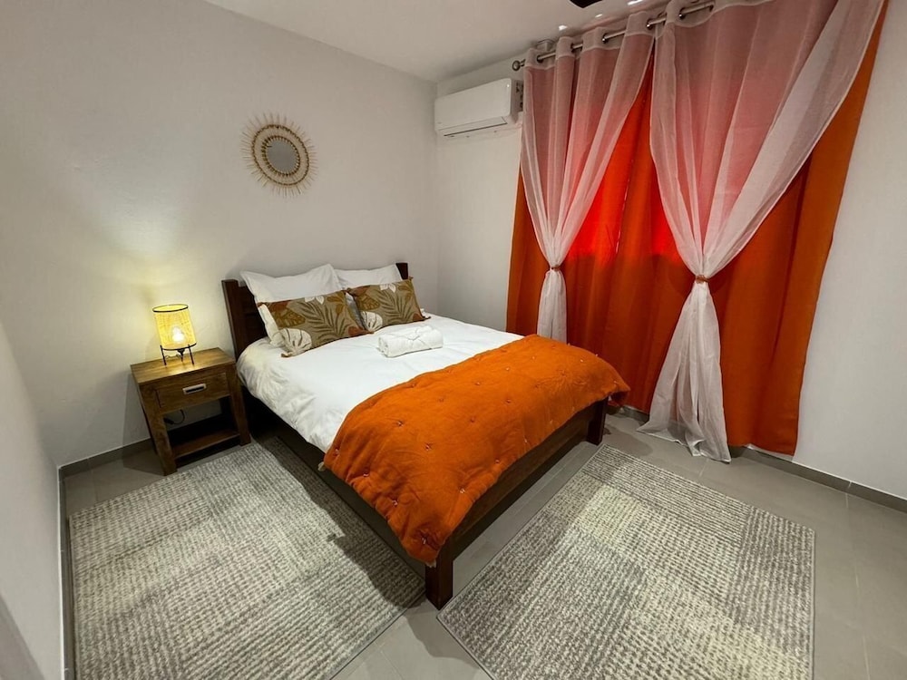 Hostel Toucan Rés Francis avec Piscine — 4-Star Luxury Hotel in Cayenne, French Guiana