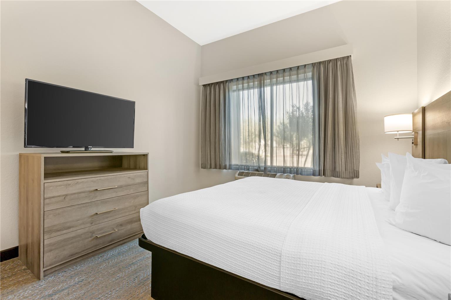 Super 8 by Wyndham Greensboro Coliseum Conv. - photo 44