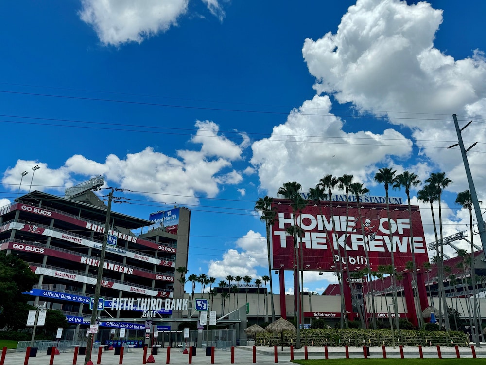 Holiday Inn Express & Suites Tampa Stadium Airport Area by IHG - photo 48