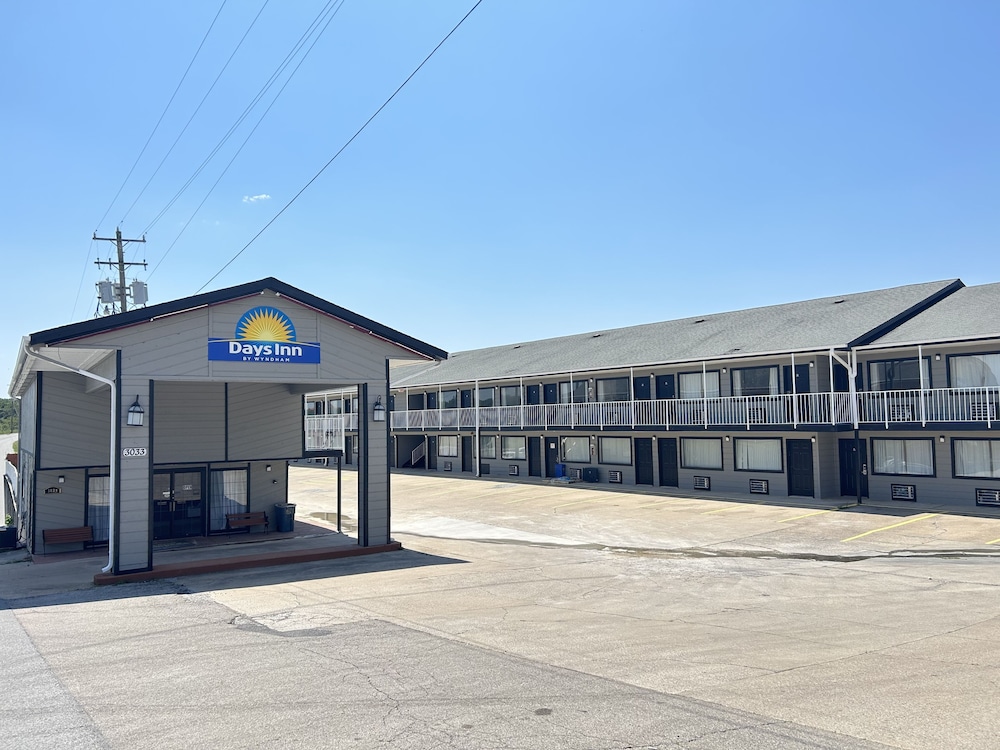 Days Inn by Wyndham Branson Near Theatre District - featured photo