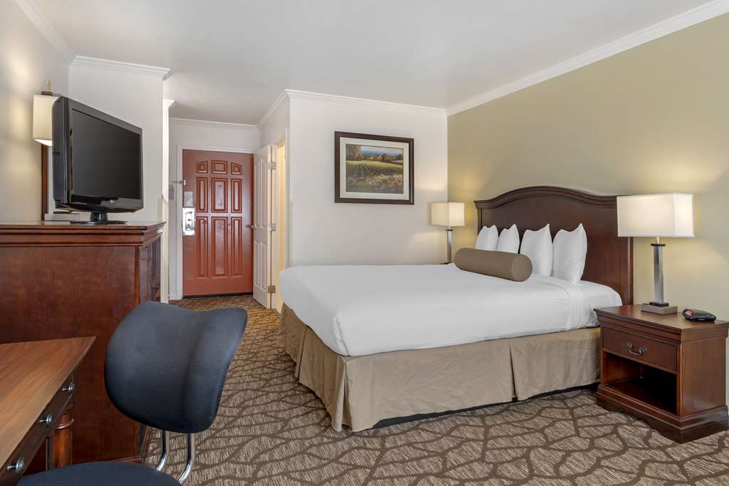 Best Western Salinas Monterey Hotel - photo 25