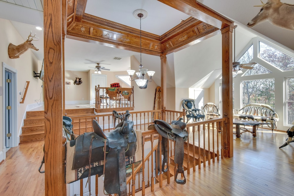 Blairsville Mansion w Hot Tub Casino Games - photo 10