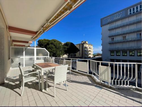 Albatros Carraro Immobiliare Family Apartments — 4-Star Luxury Hotel in Lido Di Jesolo, Italy