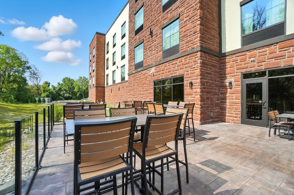 Cobblestone Hotel & Suites Bellefontaine - photo 92
