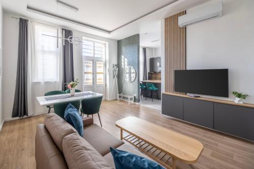 Charm & Central N8 Residence by Prestige Homes — 4-Star Luxury Hotel in Budapest, Hungary