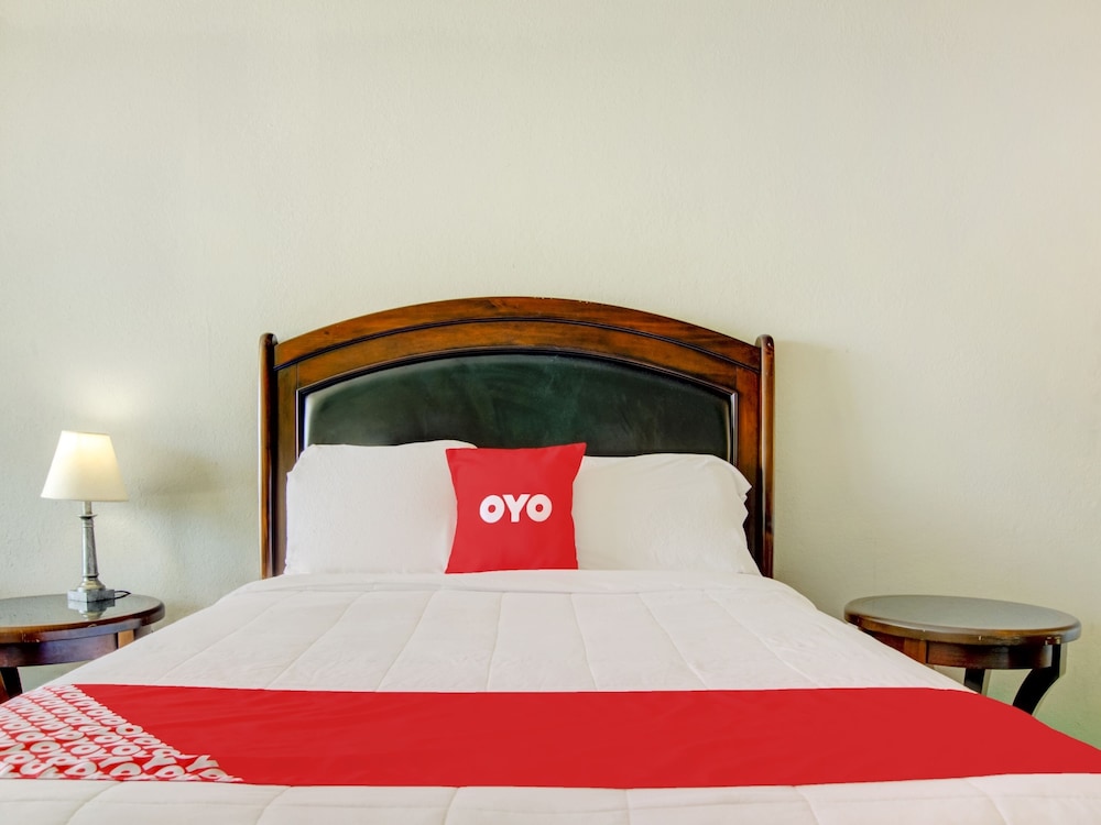 OYO Hotel Dundee By Crystal Lake - photo 13