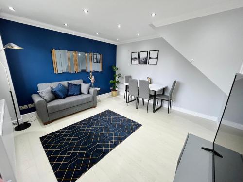 Modern Home Close to the City Centre with Parking — 4-Star Luxury Hotel in Birmingham, United Kingdom