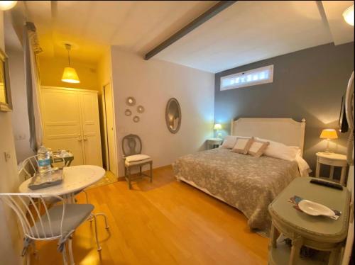 A Due Passi Da Piazza Duomo — 4-Star Luxury Hotel in Milan, Italy