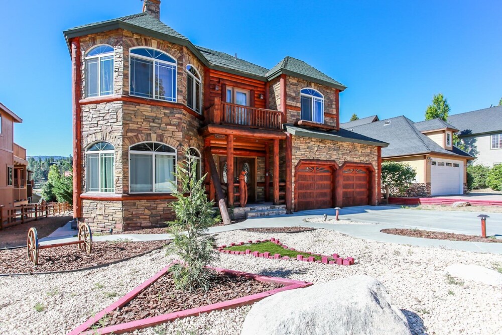 Bear Loop Estate — 4-Star Luxury Hotel in Big Bear Lake, United States