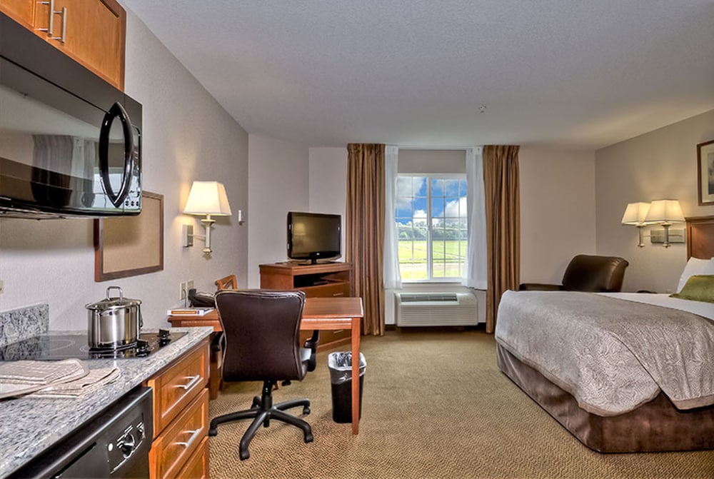 Candlewood Suites Burlington South an IHG Hotel - photo 4