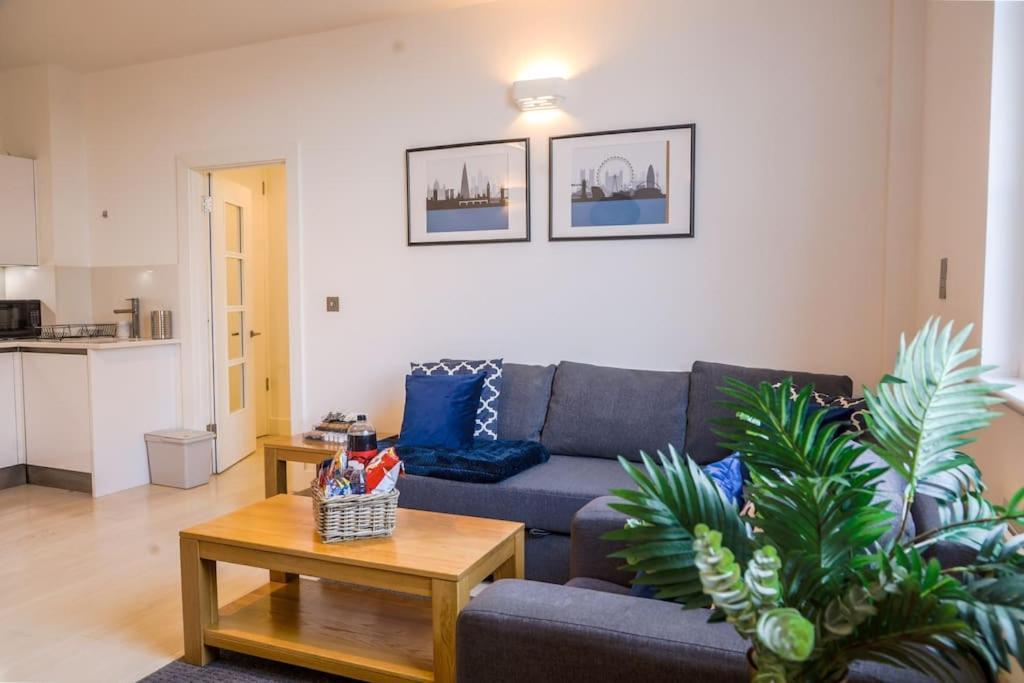 Central Flat Free Parking Ideal for Contractors