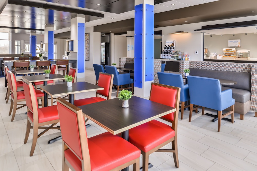 Holiday Inn Express & Suites Kansas City Lee's Summit by IHG - photo 35
