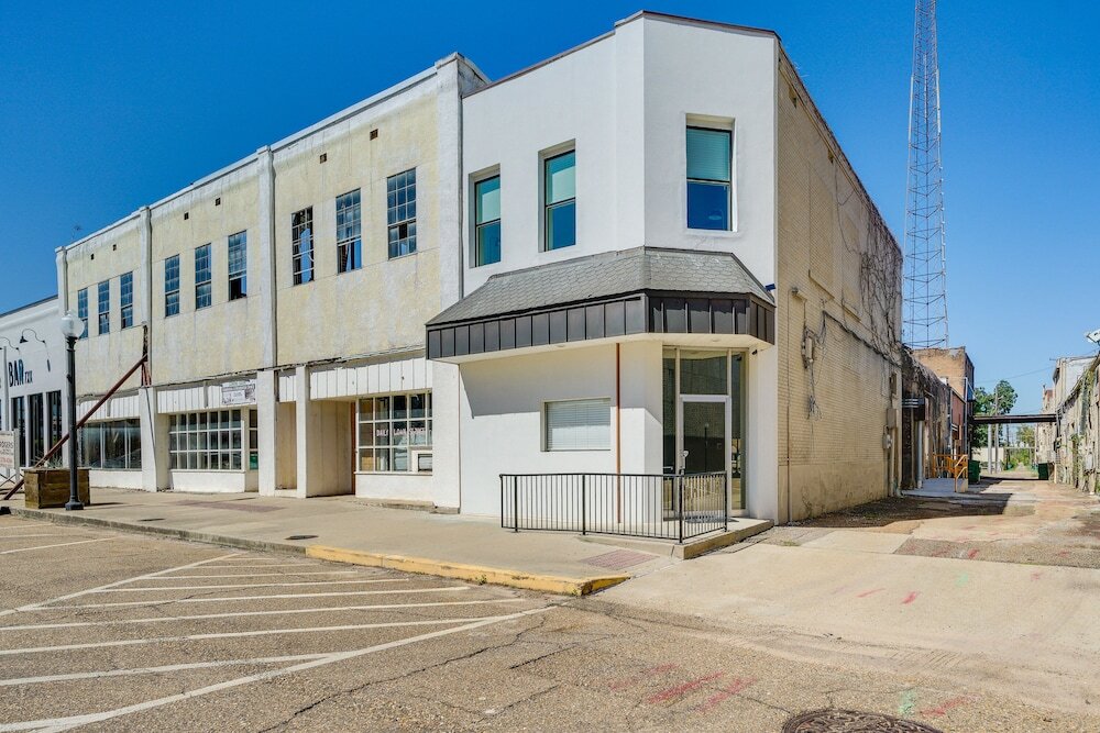 Upscale Texarkana Townhome Walk to Downtown — 4-Star Luxury Hotel in Texarkana, United States