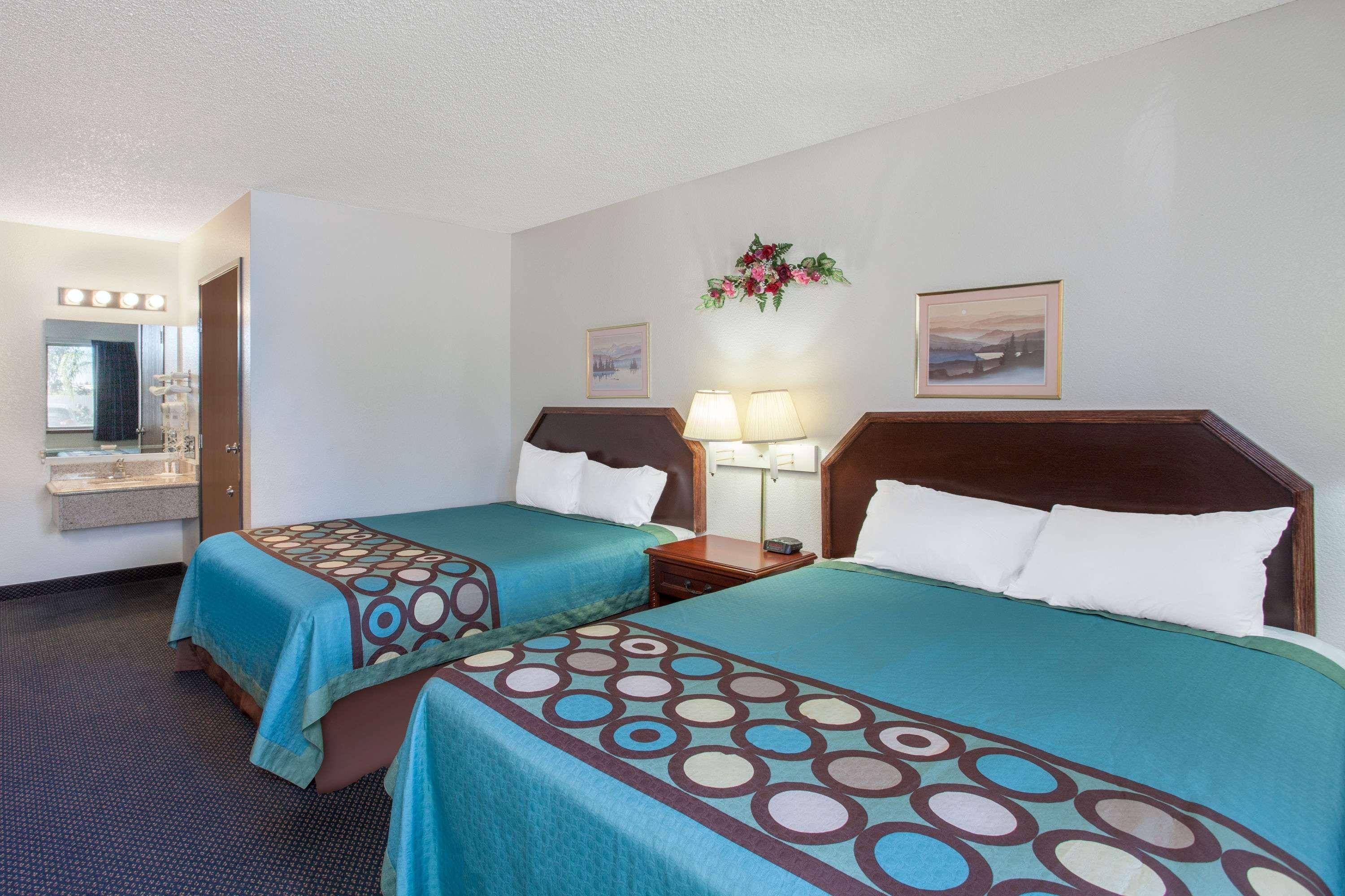 Super 8 by Wyndham Selma Fresno Area - photo 17