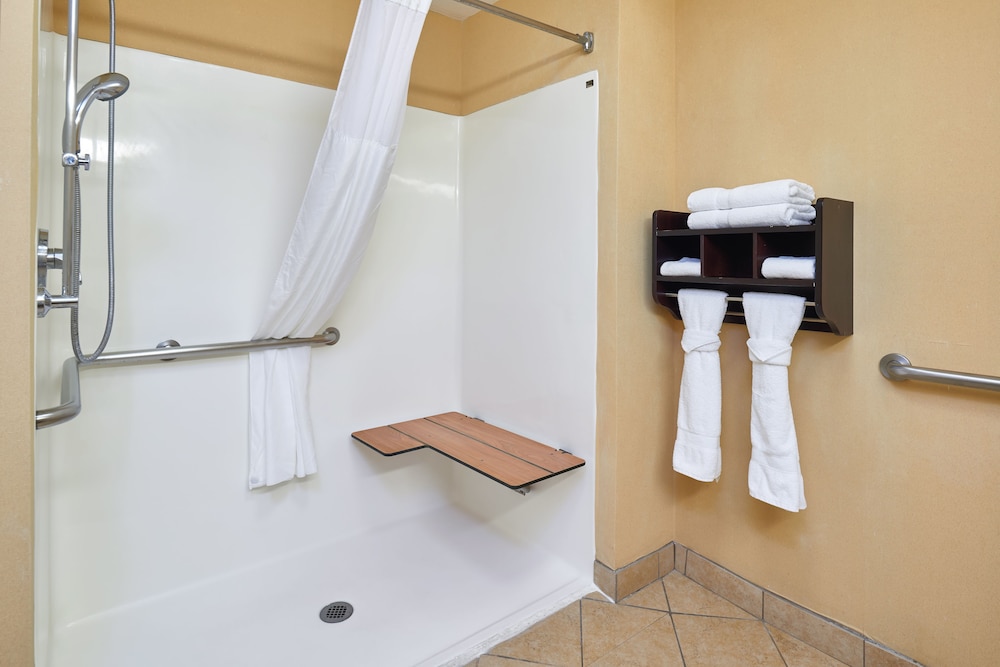 Hampton Inn & Suites Austin South Buda - photo 22