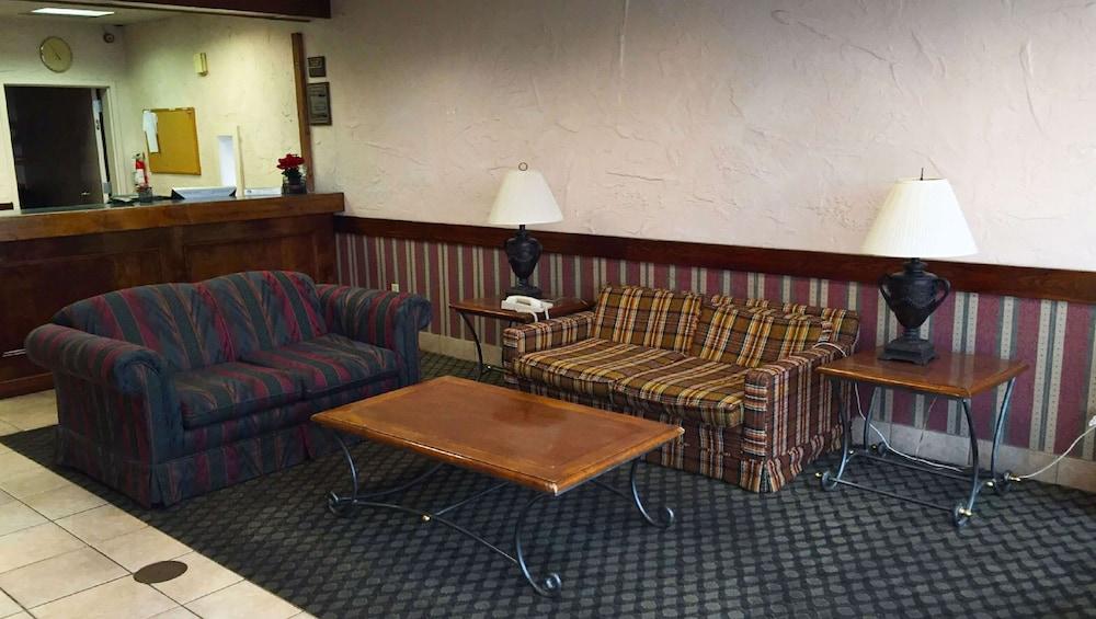 Magnuson Hotel Columbia - photo 7