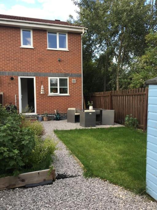 Cheerful 2 bedroom home with free parking — 4-Star Luxury Hotel in Chester, United Kingdom