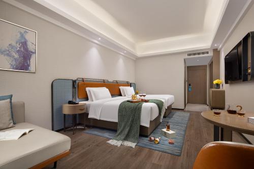 Anya Hotel Next to Jiefang West Bar Street 2 minutes to the subway station free coffee free laundry free gym huge windows in Changsha, People's Republic of China