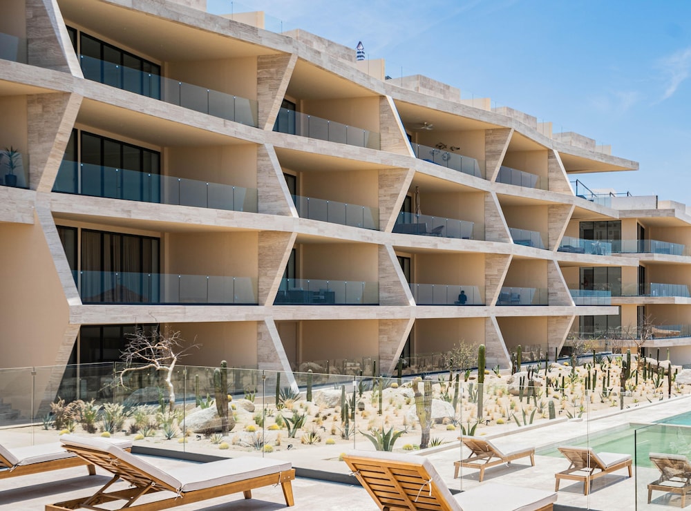 Mistiq Los Cabos — 4-Star Luxury Hotel in Cabo San Lucas, Mexico