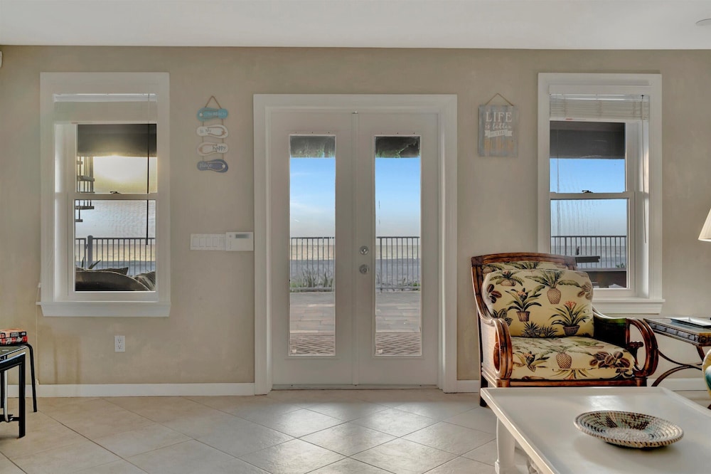 Stones Throw Beachfront Luxury Suites - photo 45