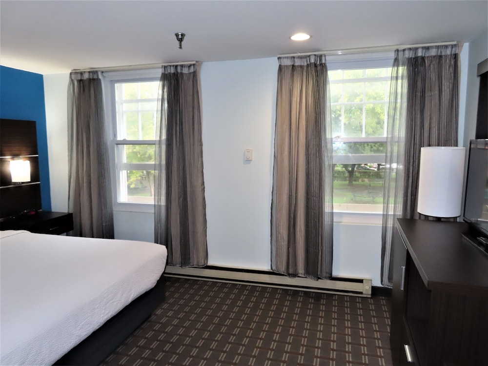 St. Charles Hotel - photo 18
