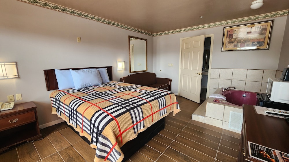 Benbrook Inn & Suites - photo 10