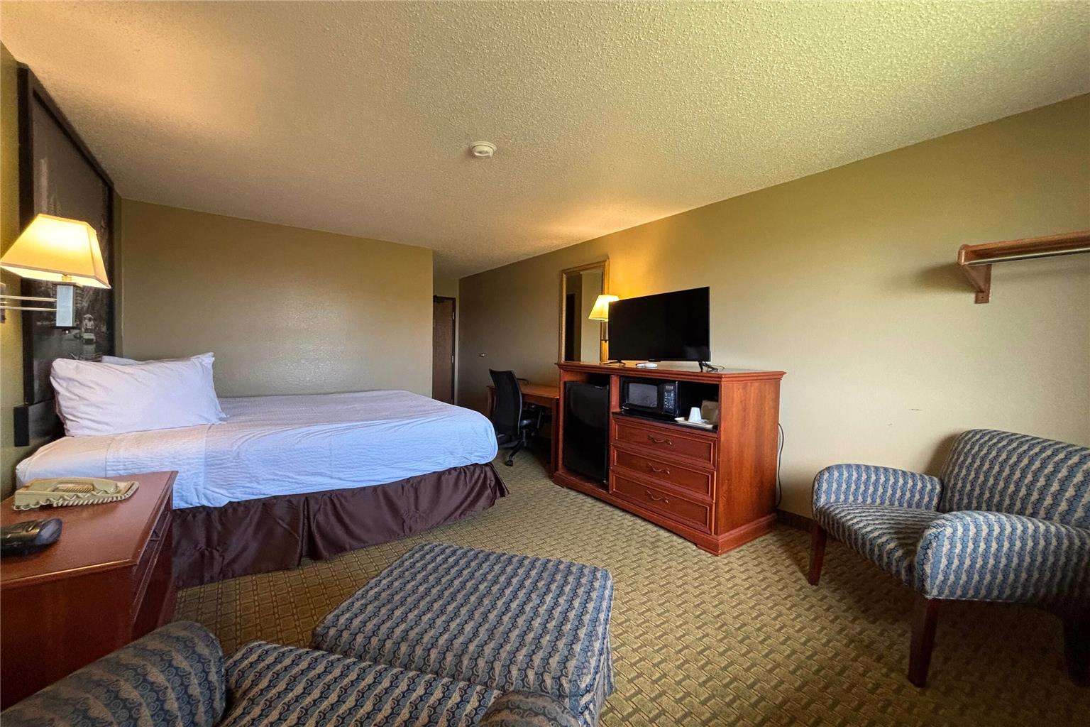 Super 8 by Wyndham Pontiac - photo 13