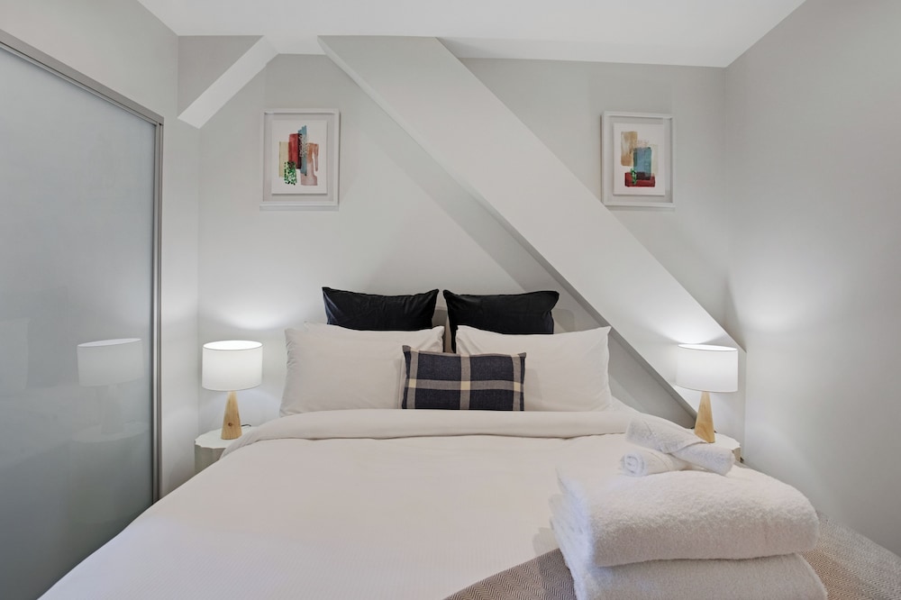 Augustus Harmony Apartment with Parking — 4-Star Luxury Hotel in Auckland, New Zealand