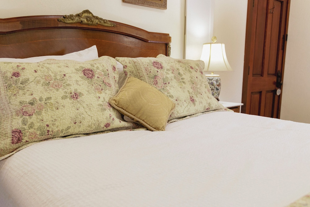 Weaverville Hotel - photo 6