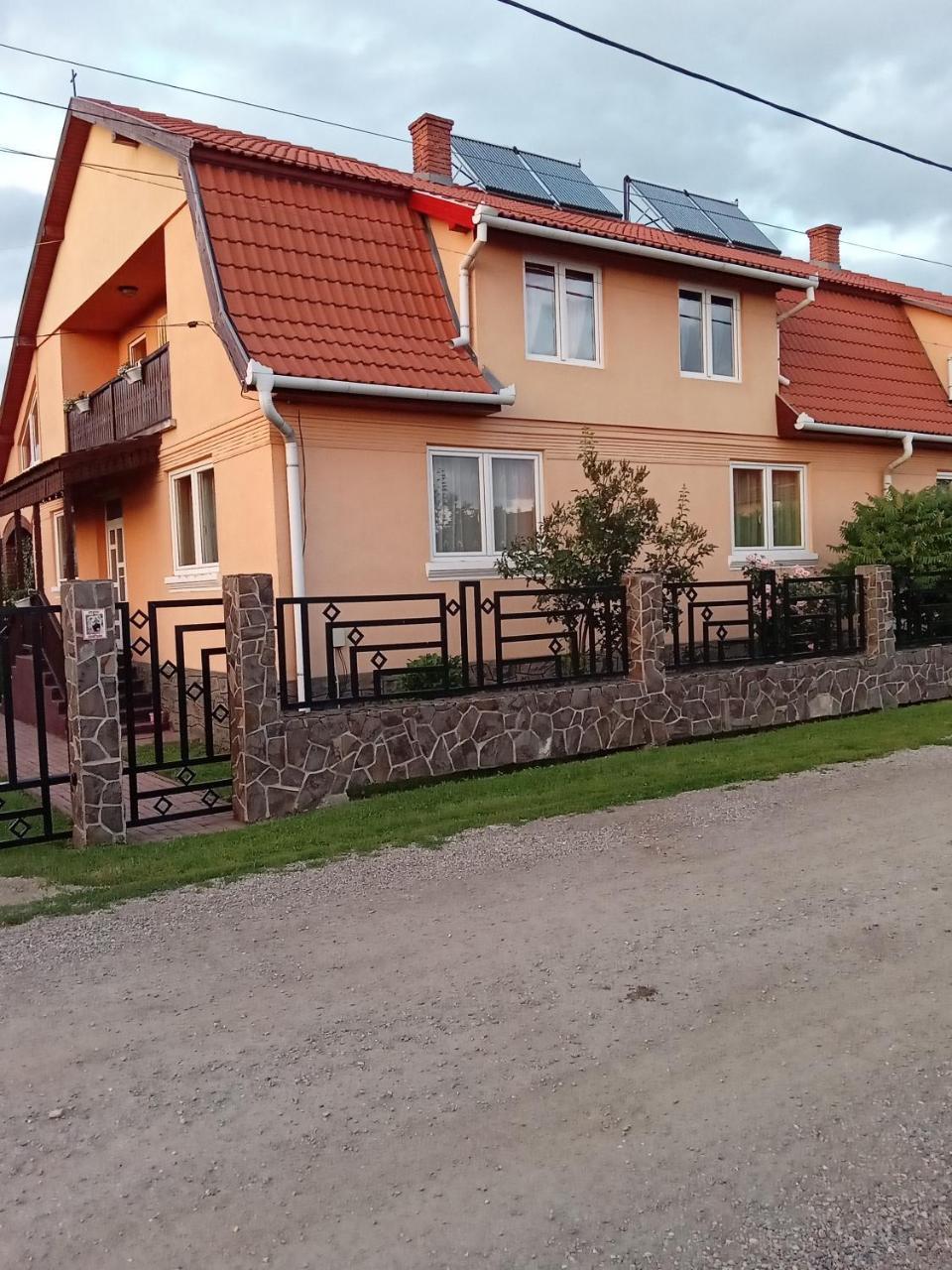 Timi Kulcsoshaz — hotel in Lazarea
