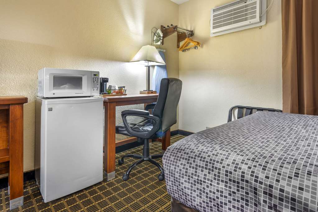Econo Lodge La Crosse North - photo 16
