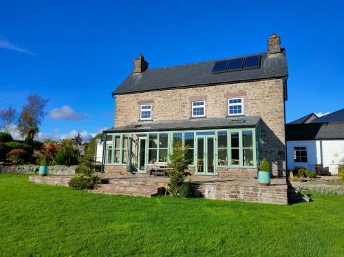 Ty Newydd B&B — 4-Star Luxury Hotel in Brecon, United Kingdom