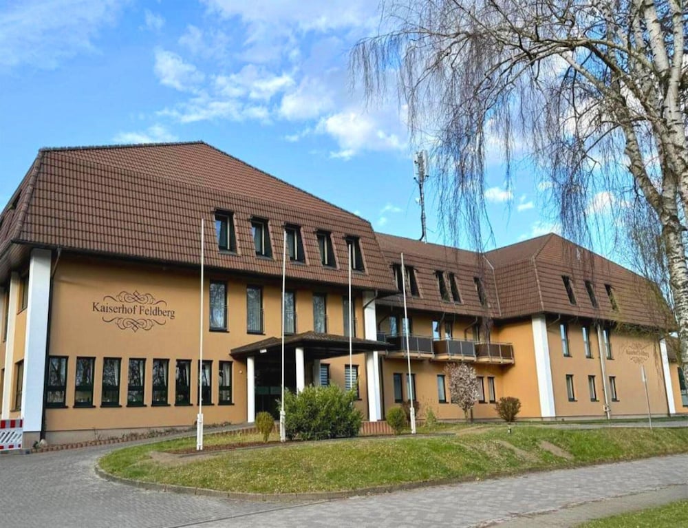 Kaiserhof Feldberg by Belvilla Resorts family Room — 5-Star Luxury Hotel in Schleswig, Germany