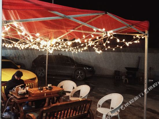 Fenglingdu Business Hotel in Shangri-La, People's Republic of China